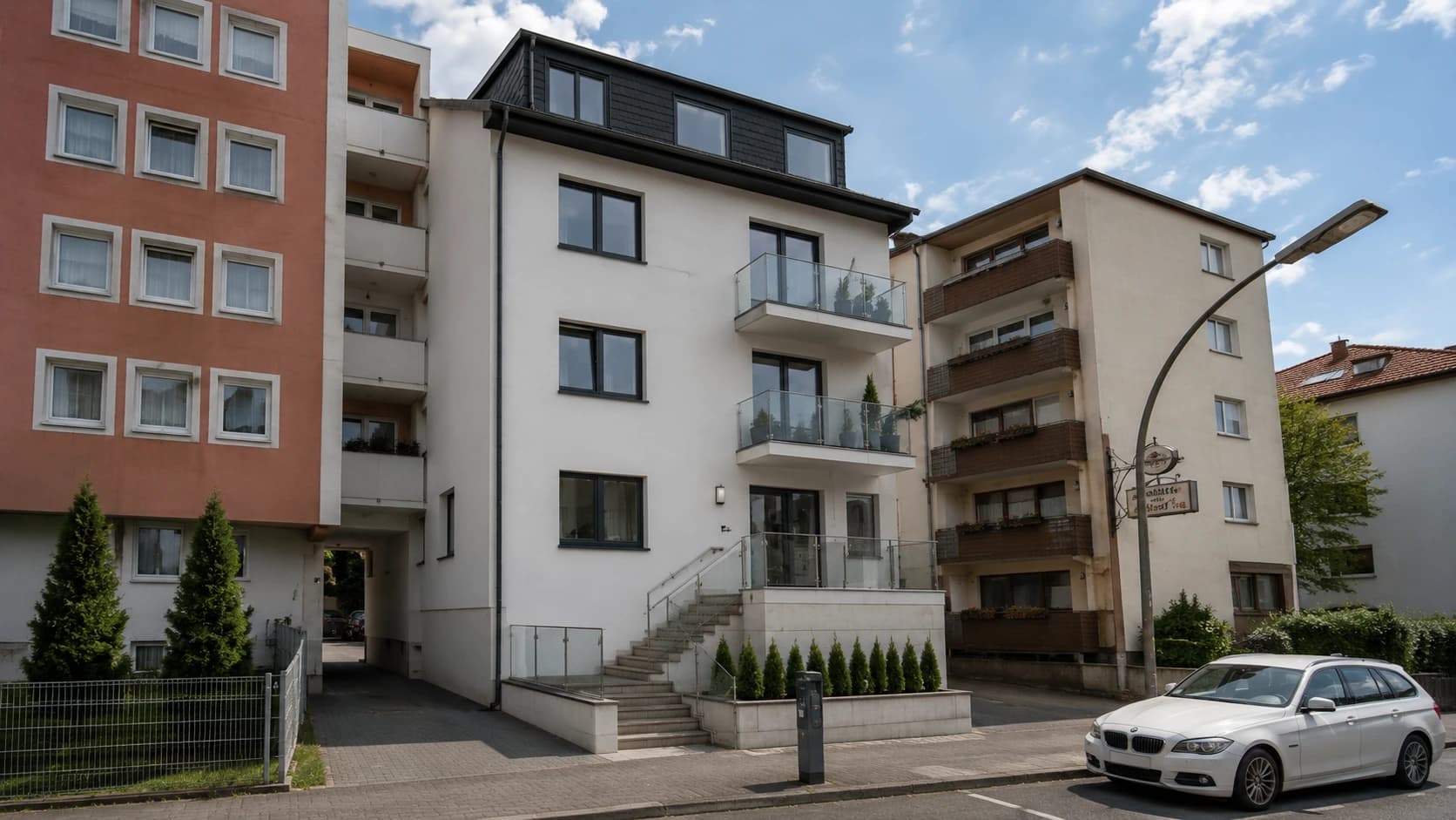 Bestandsaufnahme eines Mehrfamilienhauses in Frankfurt — Außenperspektive