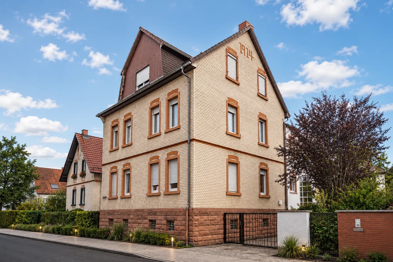 Modernisierung Mehrfamilienhaus in Langenselbold — Straßenperspektive 01